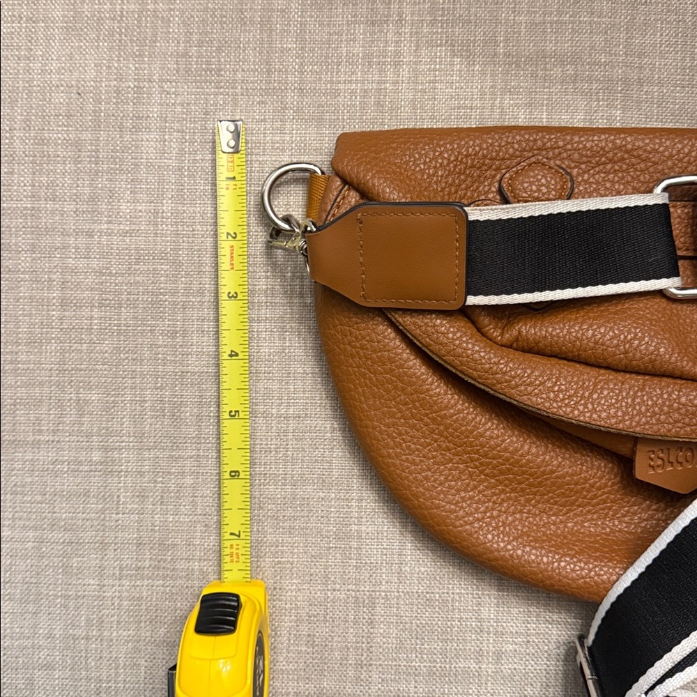 Elegant Brown Crossbody Bag - Picture 6 of 6